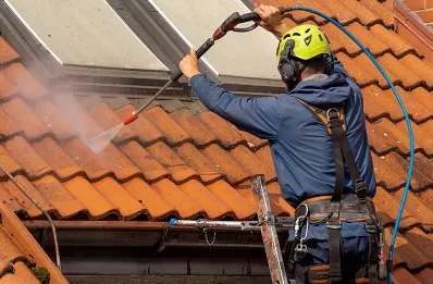 Démoussage et hydrofuge de toiture à Pébrac